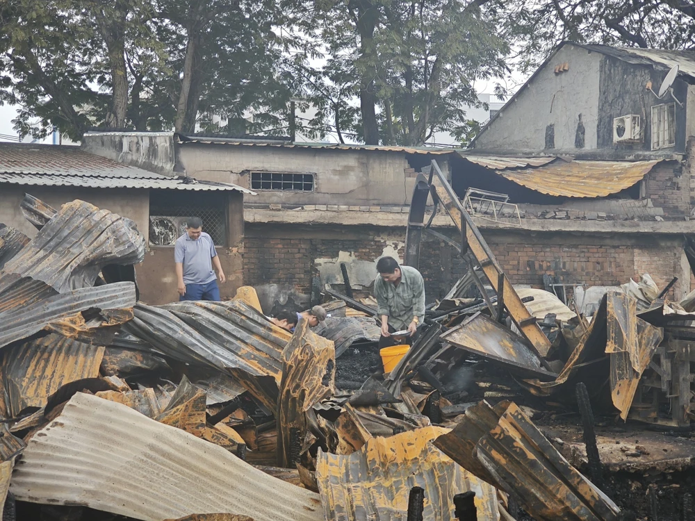 vu-chay-ven-kenh-o-quan-8-chay-hai-can-nha-va-mot-bai-chua-go (9).jpg