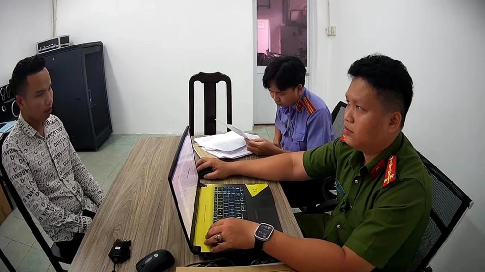 triet-pha-duong-day-su-dung-sim-rac-ung-dung-thanh-toan-khong-cham-chiem-doat-tai-san (4).jpg