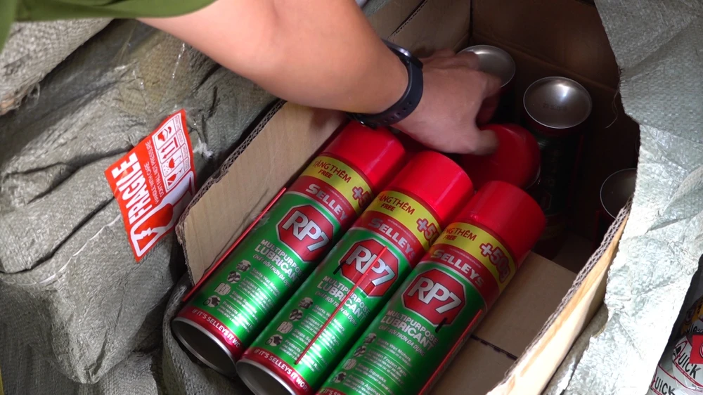 mua-hang-hoa-gia-mao-nhan-hieu-di-ban-kiem-loi-mot-thanh-nien-bi-xu-ly- (2).jpg