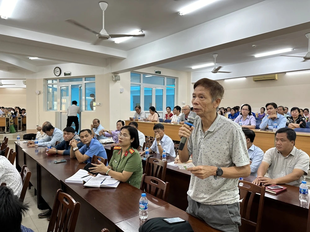 Cử tri quận 6 đề nghị có đường dây nóng báo tin sai phạm, tham nhũng