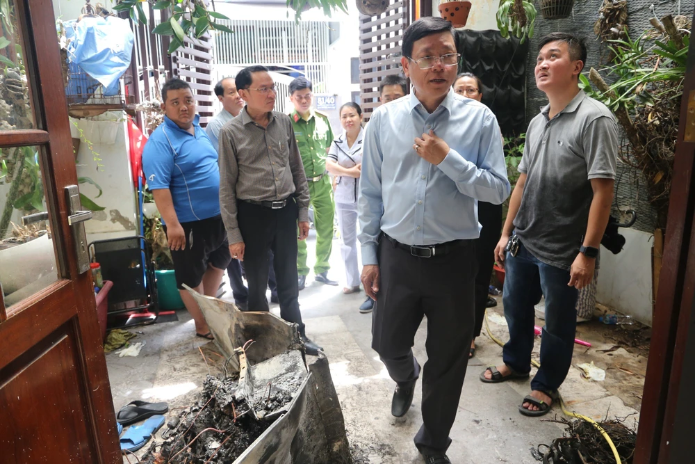 quan-binh-thanh-ho-tro-cac-nan-nhan-vu-chay-lam-6-nguoi-thuong-vong (1).jpg