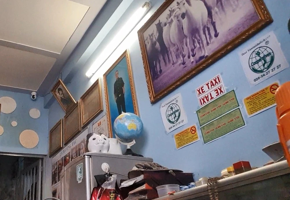 lanh-dao-hop-tac-xa-27-7-dong-300-ngan-lo-cho-anh-chay-ma-khong-bi-bat (2).jpg