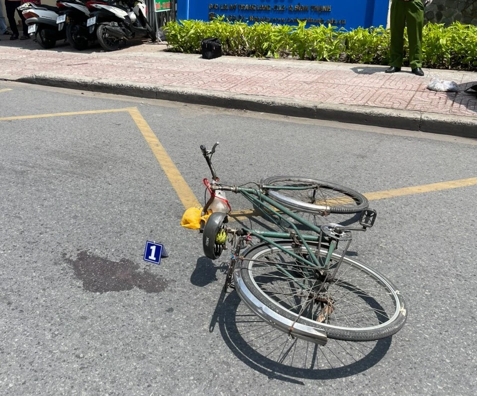 Bình Thạnh: Một người đàn ông tử vong cạnh xe đạp