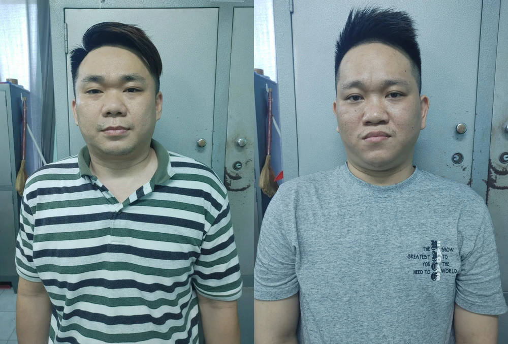 Bắt ba mẹ con bán ma tuý trong hẻm ở quận 1