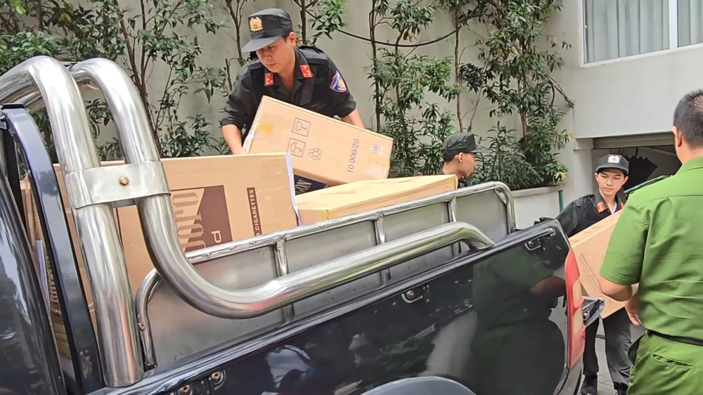 ong-an-thu-giu-hang-chuc-thung-tai-lieu-tu-toa-nha-cua-ceo-quoc-cuong-gia-lai- (4).jpg