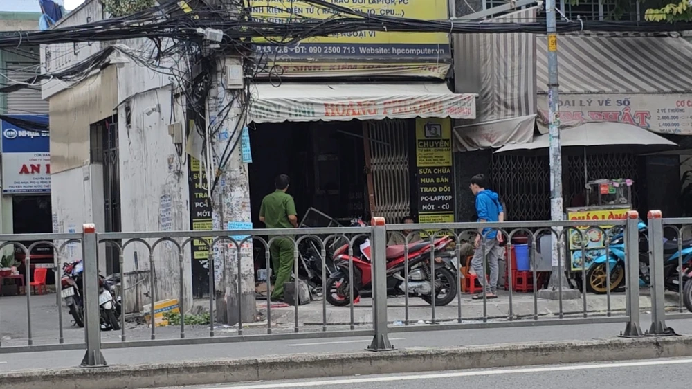 Cháy tiệm sửa máy tính trong đêm, nhiều tài sản bị thiêu rụi