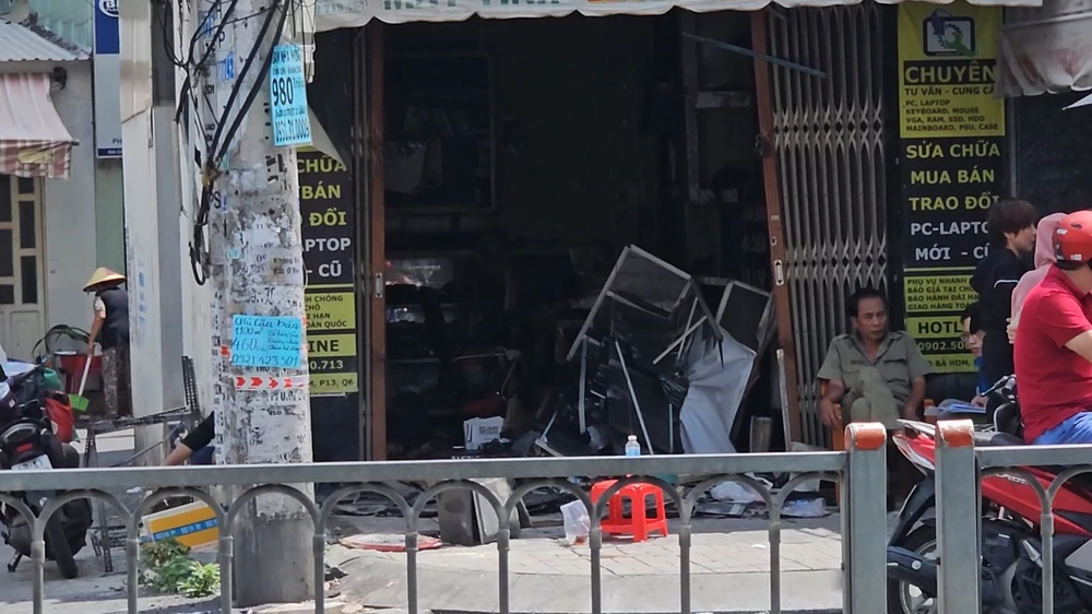 chay-tiem-sua-may-tinh-trong-dem-nhieu-tai-san-bi-thieu-rui (3).jpg