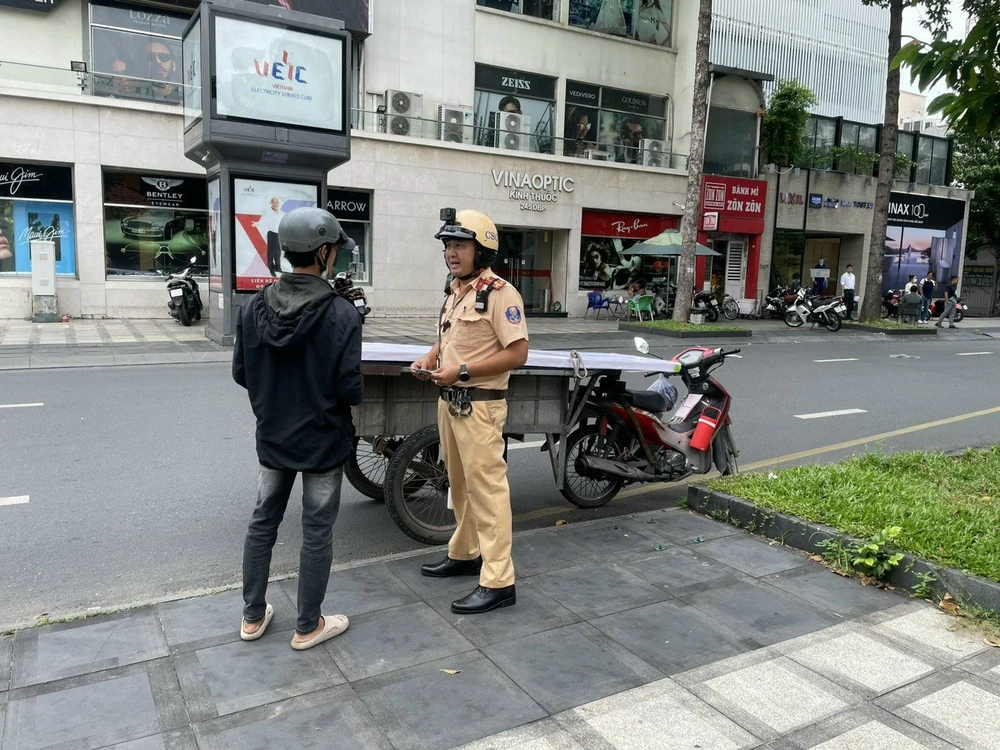 tp-hcm-3-631-phuong-tien-xe-tu-che-xe-khong-dam-bao-an-toan-bi-xu-phat-trong-15-ngay (2).jpg