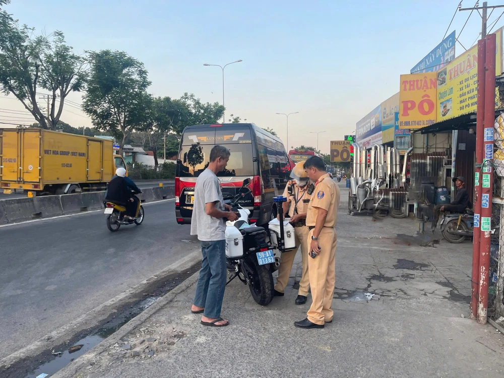 tp-hcm-xu-phat-1-743-vi-pham-nong-do-con-trong-4-ngay-le (1).jpg