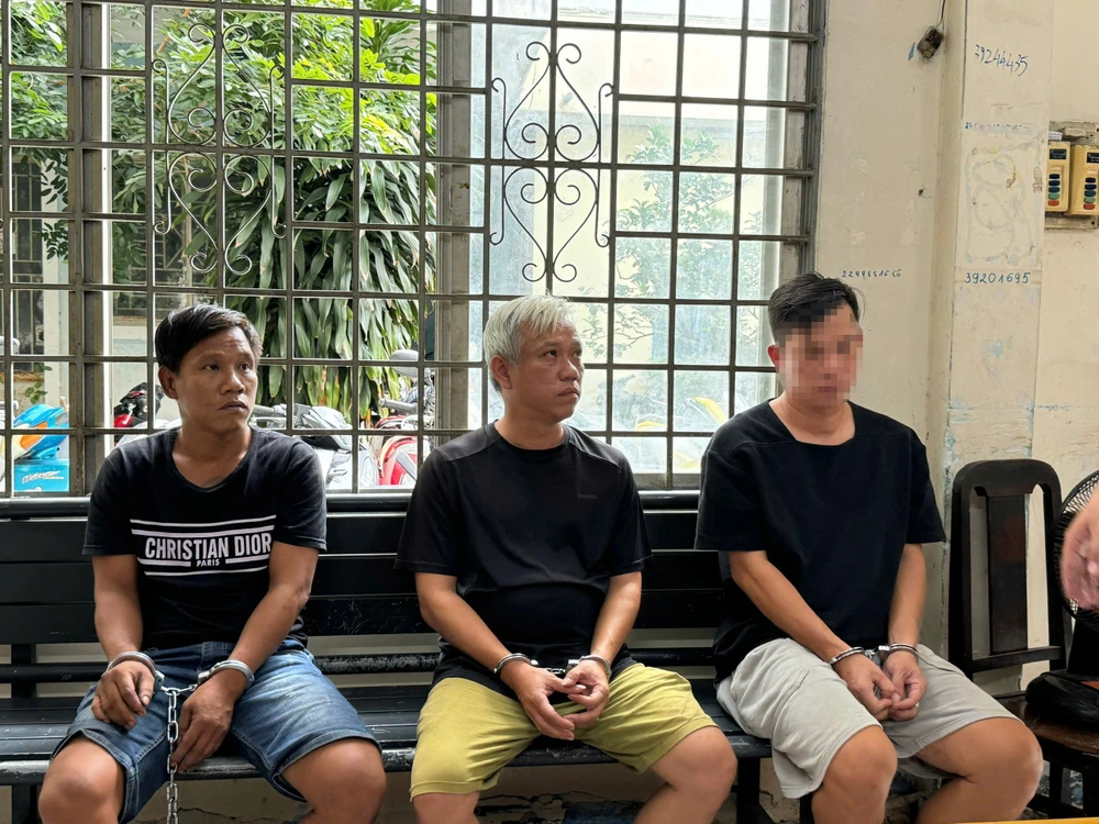 cong-an-quan-tan-binh-chan-dung-duong-vuot-bien-cua-ke-cuop-co-6-tien-an (1).jpg