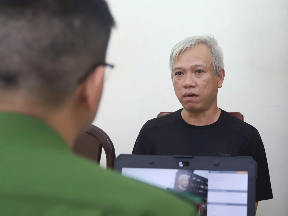 cong-an-quan-tan-binh-chan-dung-duong-vuot-bien-cua-ke-cuop-co-6-tien-an (4).jpg