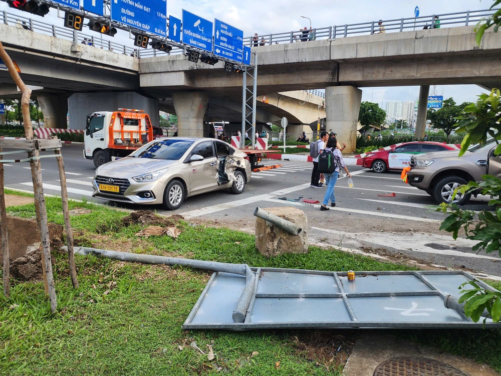 tai-nan-lien-hoan-4-o-to-tren-duong-vo-van-kiet (4).jpg