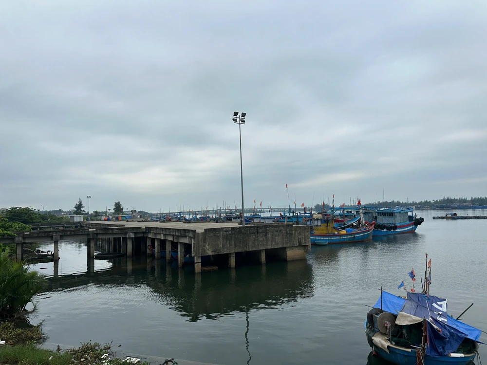 Quảng Ngãi: Cảng cá sông Trà Bồng xây gần 185 tỷ nhưng 'trùm mền'