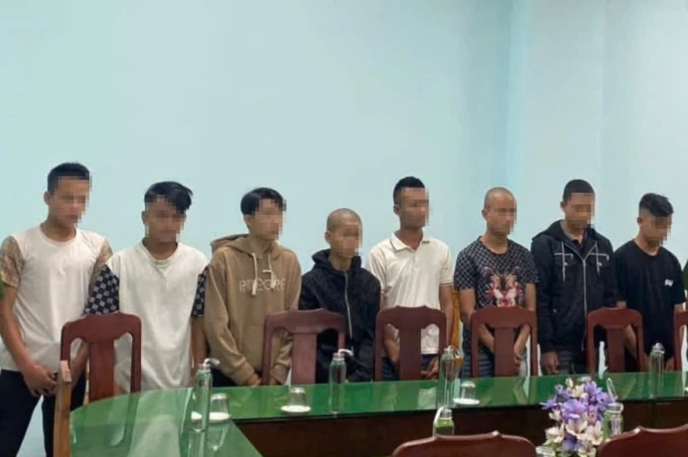 Bốc đầu quay video khoe Facebook, 8 thanh niên ở Quảng Ngãi bị khởi tố