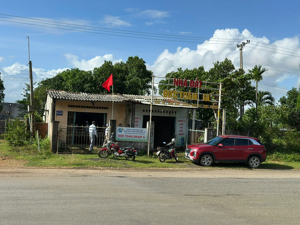 Cưỡng chế khu đất khiến một tuyến đường ở khu kinh tế Dung Quất 10 năm không thể thông tuyến