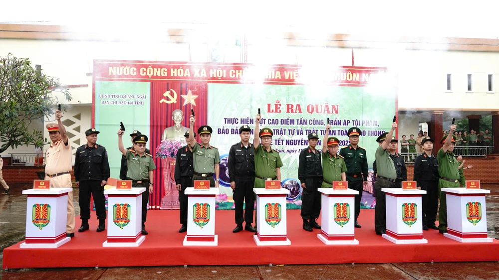 cong-an-quang-ngai-ra-quan-cao-diem-tran-ap-toi-pham-bao-ve-tet-nguyen-dan-2025-22.jpg