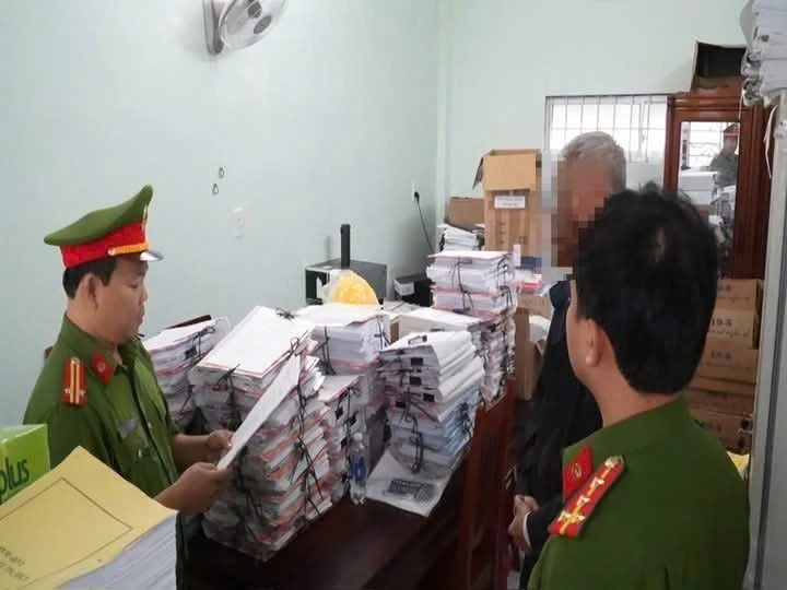 Khởi tố bổ sung với nguyên Phó trưởng ban và nguyên Trưởng phòng Khu kinh tế Dung Quất