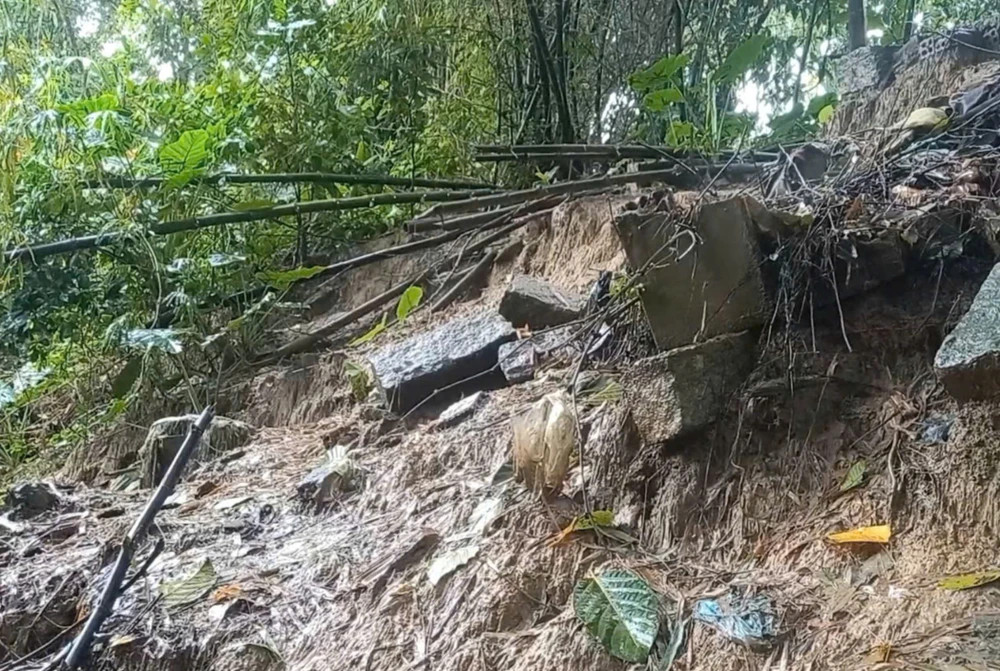 Quảng Ngãi: Sống lo âu bên bờ sông sạt lở