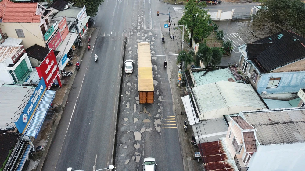 Dân bức xúc vì nhiều đoạn Quốc lộ 1 qua phía Nam tỉnh Quảng Nam xuống cấp trầm trọng