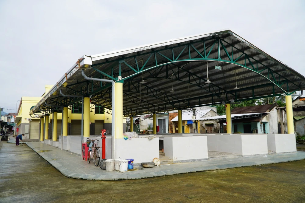 Chợ Đồng Ké xây 12 tỉ đồng rồi đóng cửa ở Quảng Ngãi