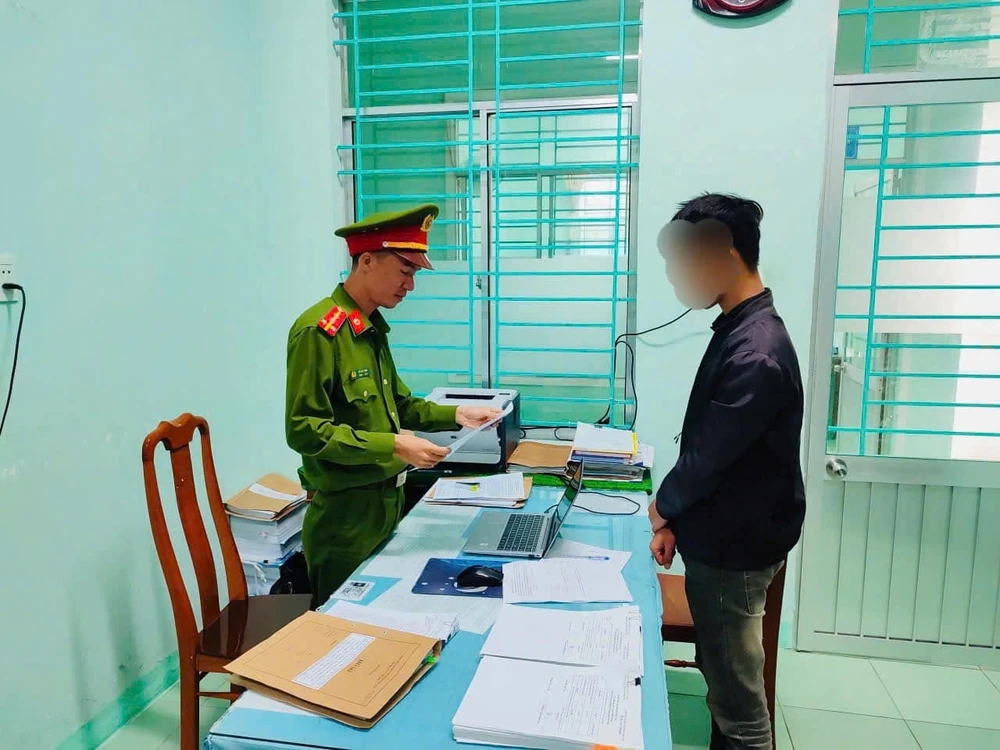 Mua pháo hoa đi bán kiếm lời, một thanh niên bị khởi tố