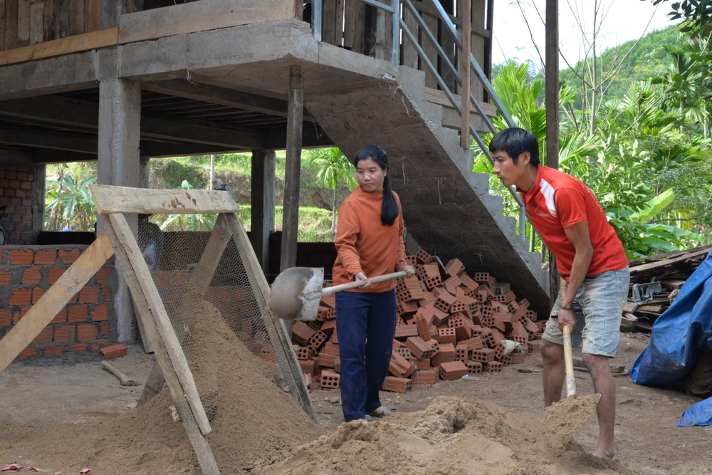 Nhiều hộ nghèo ở Quảng Ngãi thỏa ước mơ an cư trước thềm năm mới