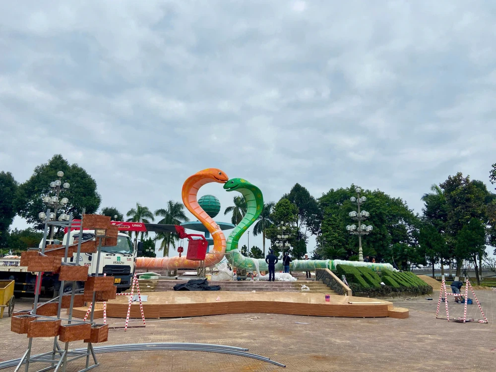 Lộ diện cặp rắn linh vật Ất tỵ 2025 của Quảng Ngãi