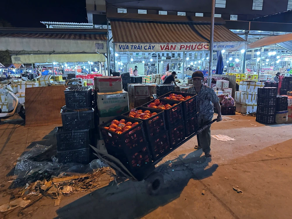 tet-cua-nguoi-cuu-van-tai-cho-dau-moi-lon-nhat-quang-ngai (13).jpg