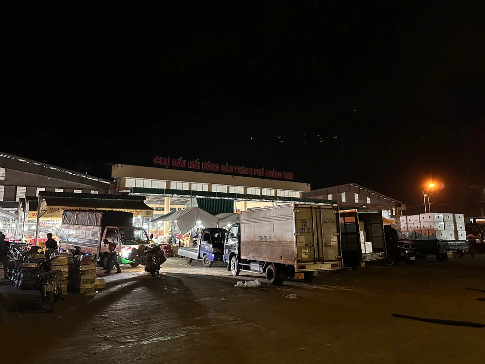 Tết của ‘người cửu vạn’ tại chợ đầu mối lớn nhất Quảng Ngãi