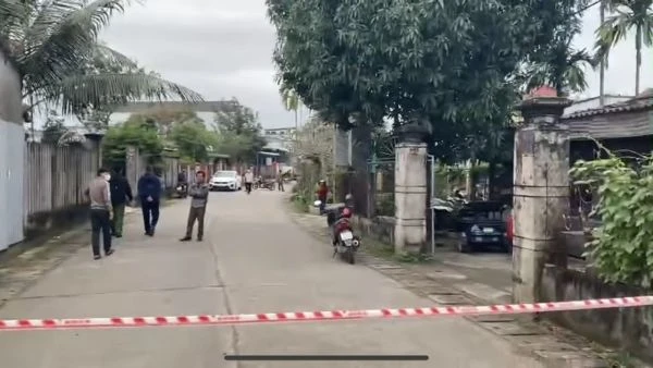 Quảng Ngãi: Chồng tạt xăng làm cháy chết vợ khi đang ngủ