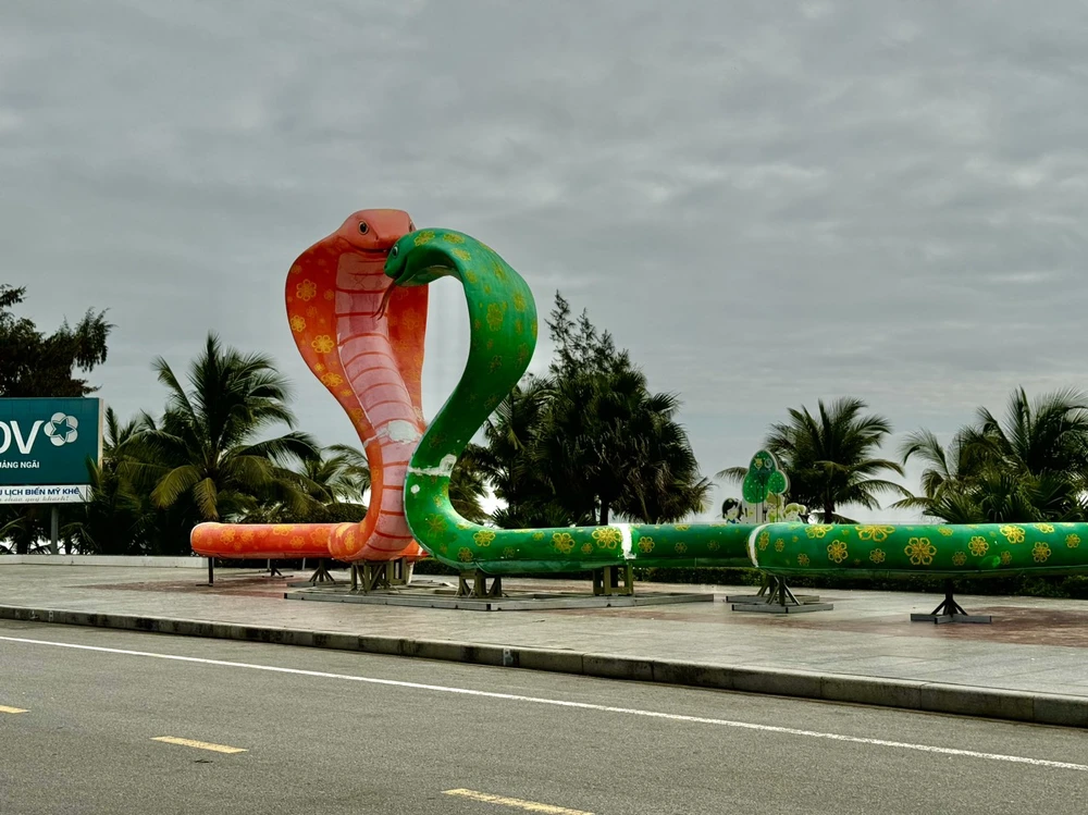 quang-ngai-dua-cap-linh-vat-ran-ve-bien-my-khe-phuc-vu-du-khach-7.jpg