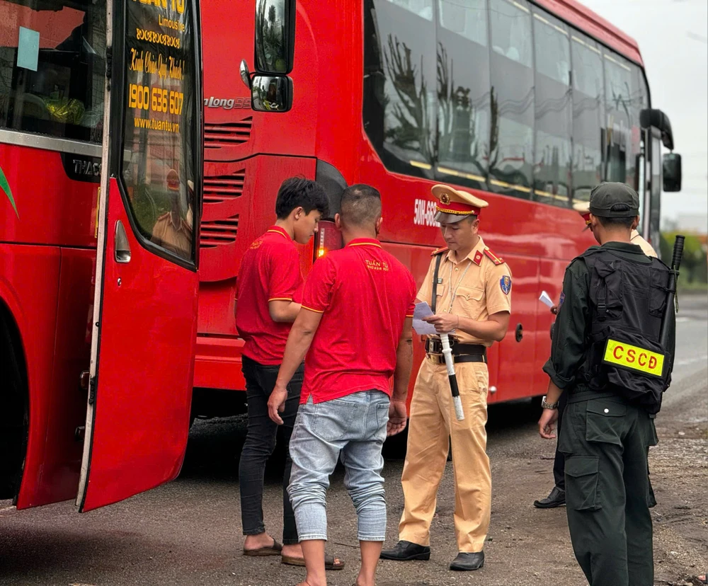 Siết chặt xử lý bến cóc trước bến xe Quảng Ngãi