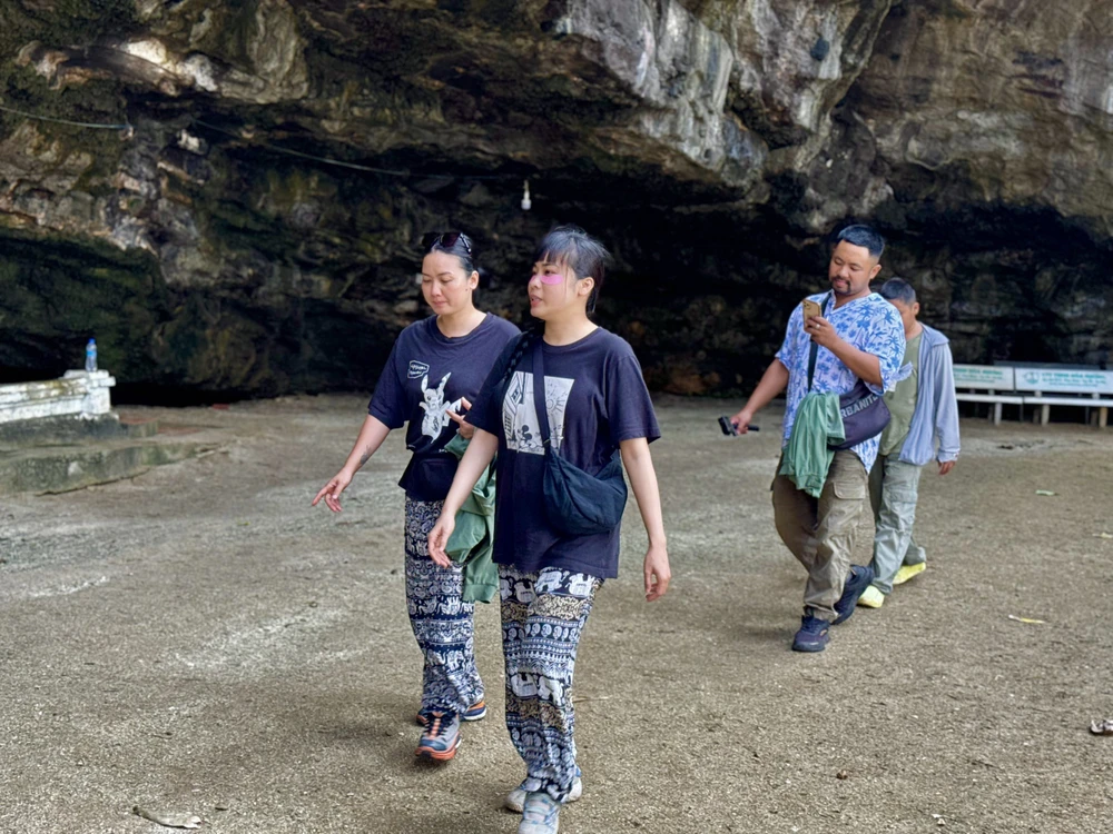 doc-dao-ngoi-chua-nam-sau-trong-hang-da-nui-lua-o-dao-ly-son (11).jpg