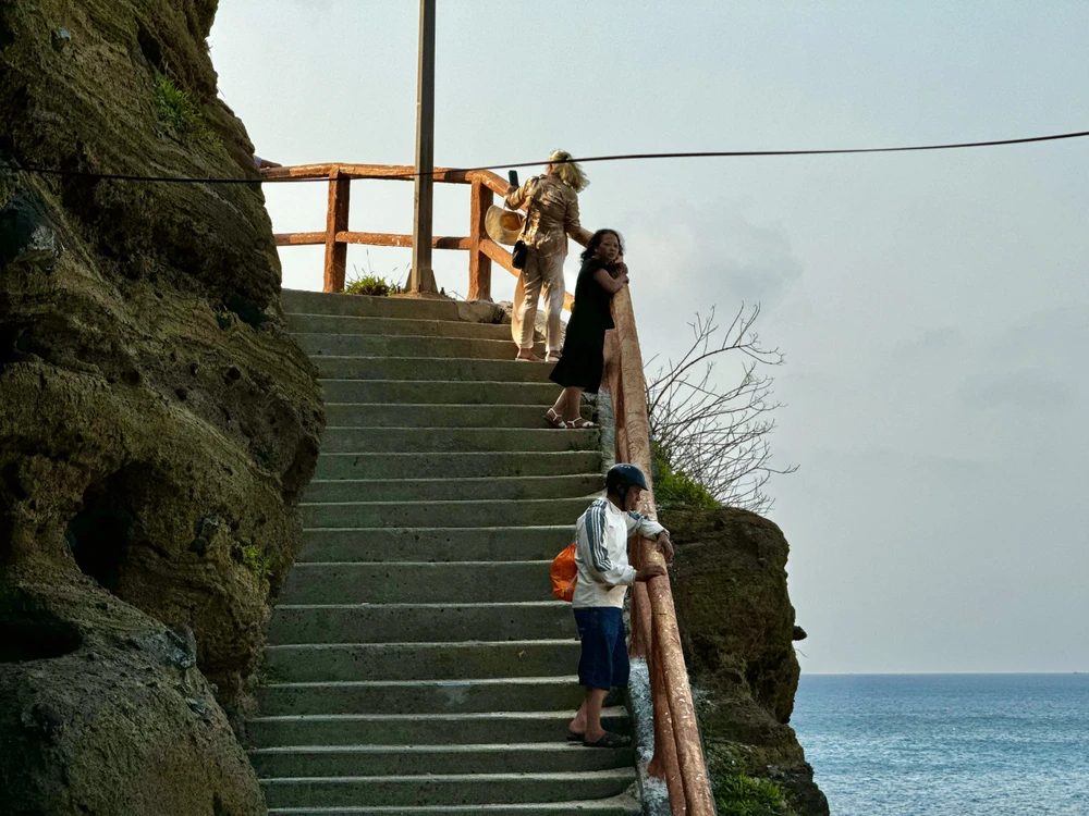 doc-dao-ngoi-chua-nam-sau-trong-hang-da-nui-lua-o-dao-ly-son (24).jpg