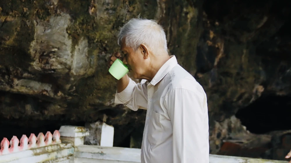 doc-dao-ngoi-chua-nam-sau-trong-hang-da-nui-lua-o-dao-ly-son (36).jpg