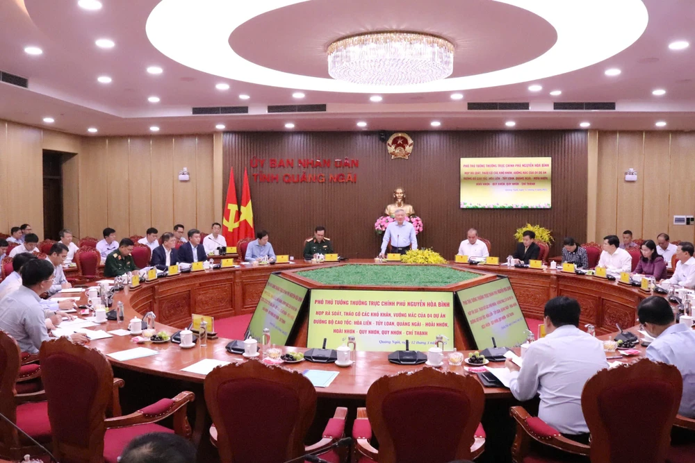 Phó Thủ tướng Thường trực Nguyễn Hòa Bình: Đẩy nhanh tiến độ, đảm bảo chất lượng 4 dự án cao tốc ở 4 tỉnh miền Trung