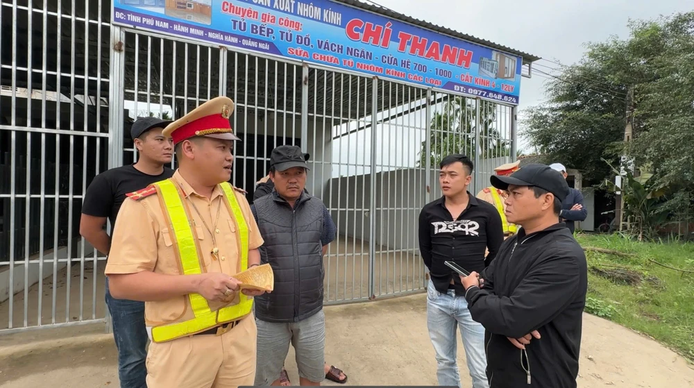 quang-ngai-xu-ly-xe-tai-cho-vat-lieu-cao-toc-vi-pham-tren-tuyen-tinh-lo-624 (2).jpg