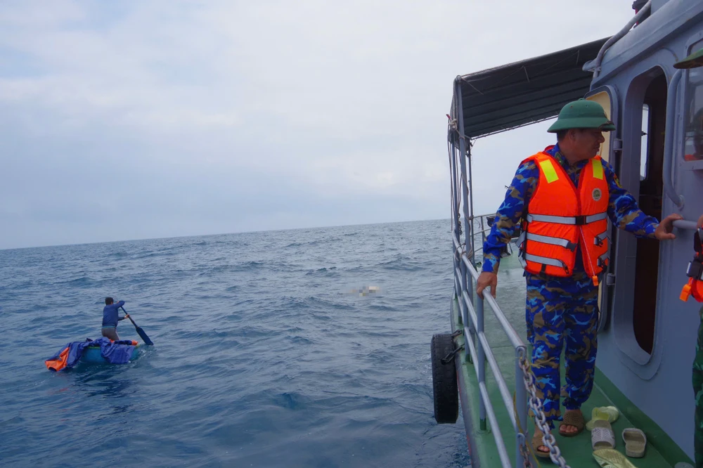 Vớt được một thi thể nam giới mặc quần đùi cách đảo Lý Sơn 8 hải lý