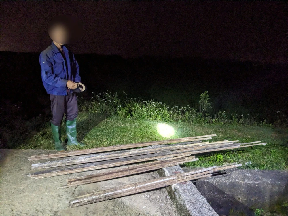 trộm hơn 300 kg sắt