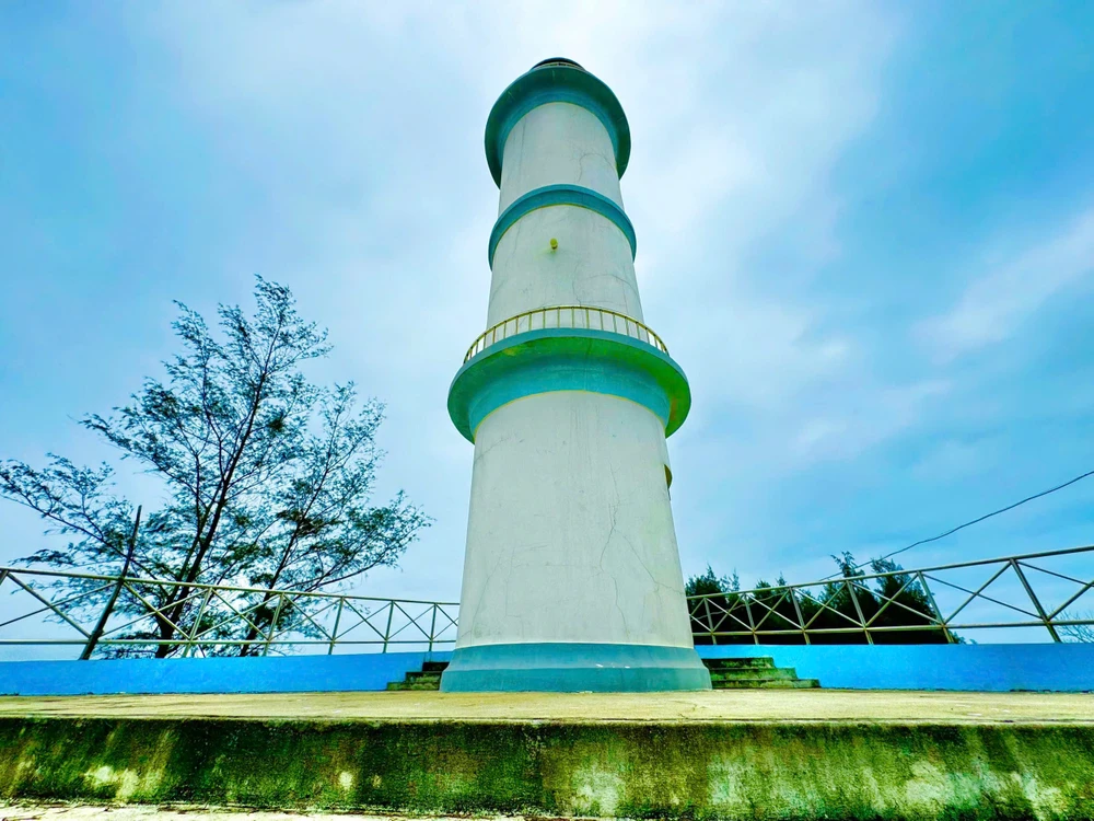 doc-dao-mieu-am-hon-hinh-con-tau-o-quang-ngai- (15).jpg