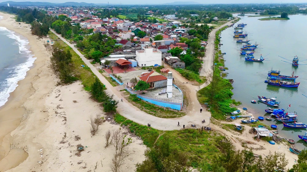 doc-dao-mieu-am-hon-hinh-con-tau-o-quang-ngai- (26).jpg