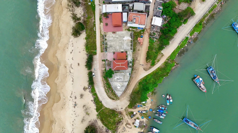 doc-dao-mieu-am-hon-hinh-con-tau-o-quang-ngai- (27).jpg