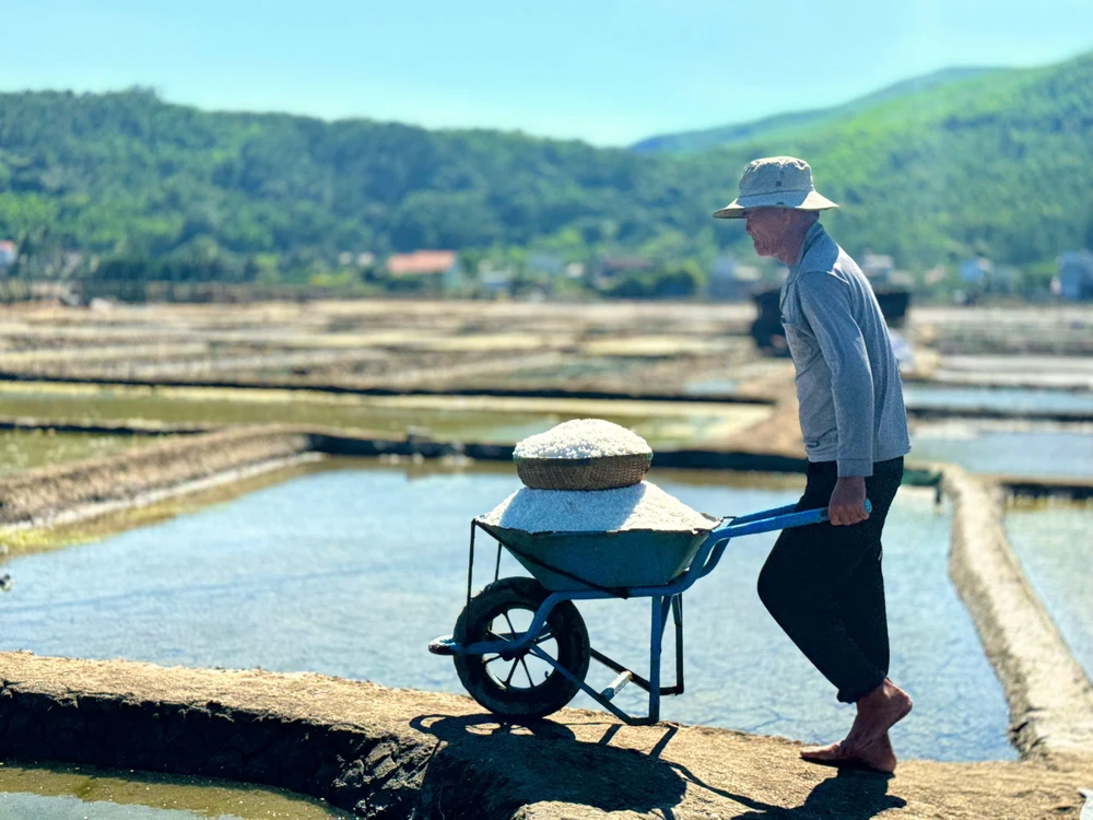 200-nam-nghe-lam-muoi-sa-huynh-o-quang-ngai- (13).jpg