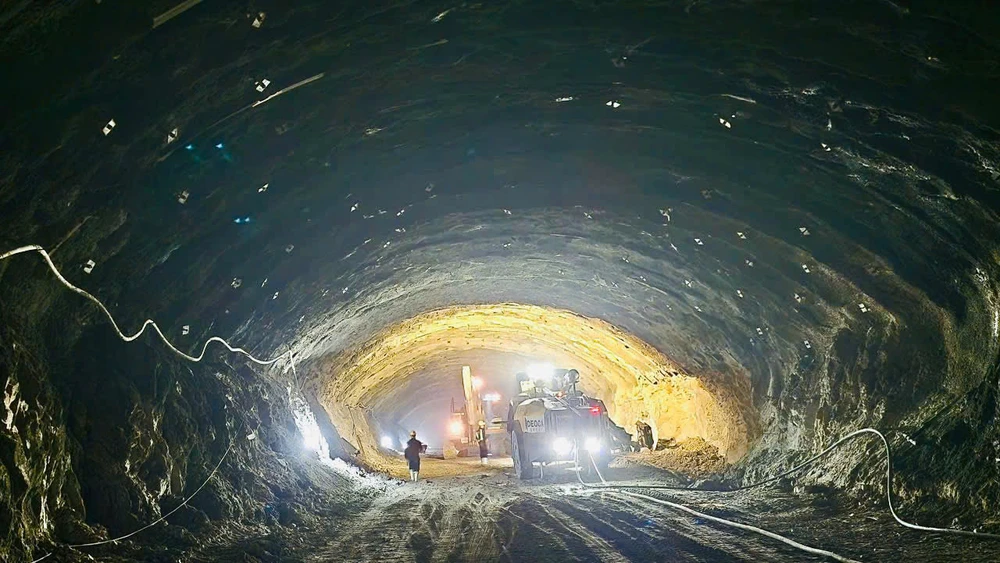 chuan-bi-thong-duong-ham-dai-nhat-cao-toc-bac-nam (47).jpg