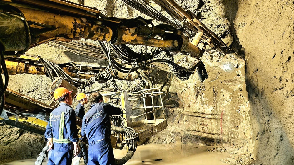 chuan-bi-thong-duong-ham-dai-nhat-cao-toc-bac-nam (50).jpg