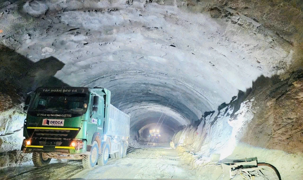 chuan-bi-thong-duong-ham-dai-nhat-cao-toc-bac-nam (63).jpg