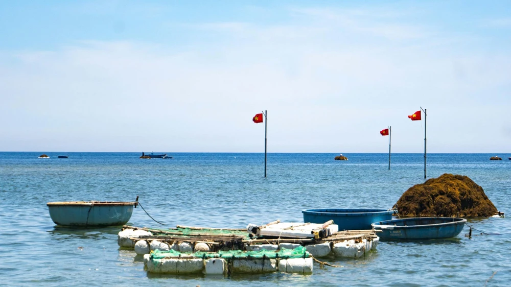 nguoc-song-vot-rong-mo-nghe-muu-sinh-doc-dao-cua-ngu-dan-quang-ngai- (5).jpg