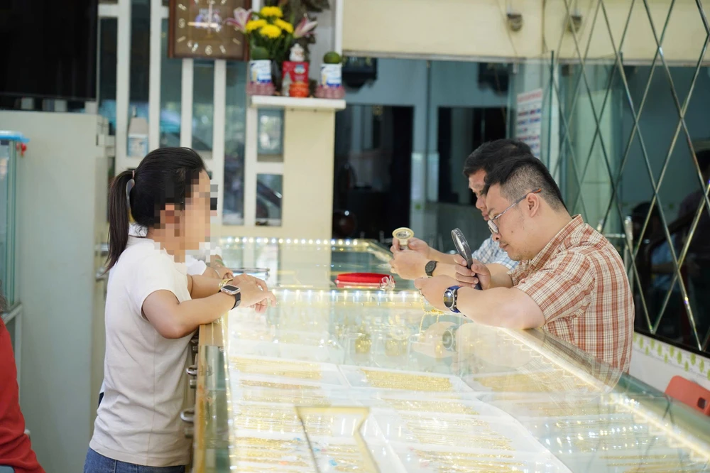 Quảng Ngãi: Kiểm tra 30 mẫu vàng, phát hiện 4 mẫu có hàm lượng vàng thấp hơn công bố