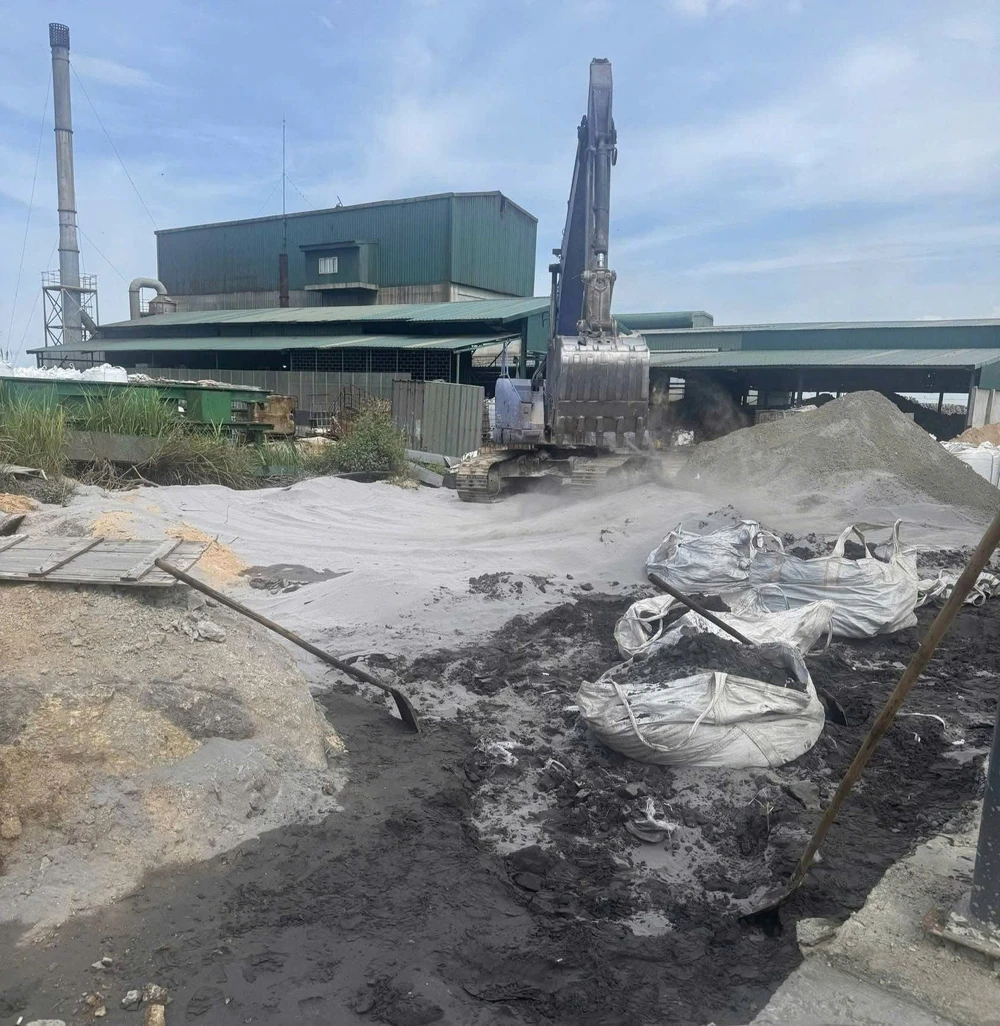 Phát hiện nhiều doanh nghiệp ở Quảng Ngãi đổ chất thải ra môi trường