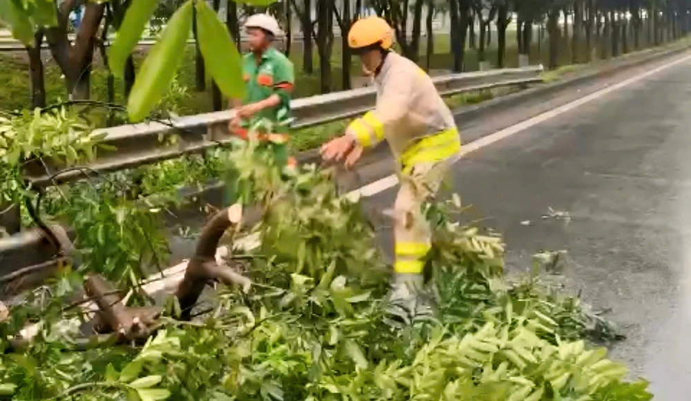 CSGT TP.HCM chủ động đảm bảo an toàn giao thông mùa mưa bão